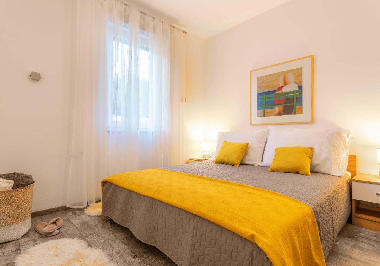 Apartman Olive Supetar Ngoại thất bức ảnh