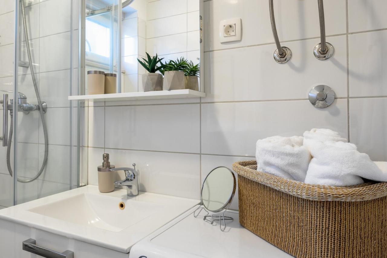 Apartman Olive Supetar Ngoại thất bức ảnh
